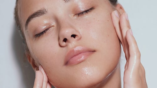 What is double cleansing and how to do it right - according to a celebrity facialist