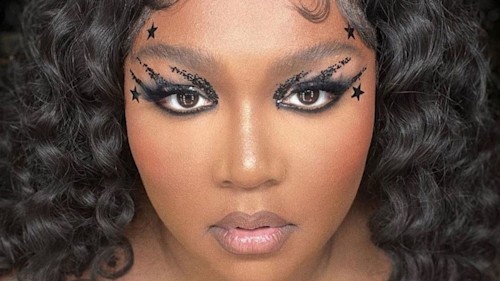 Lizzo reveals all the makeup looks from her tour, and it's perfect party season inspo