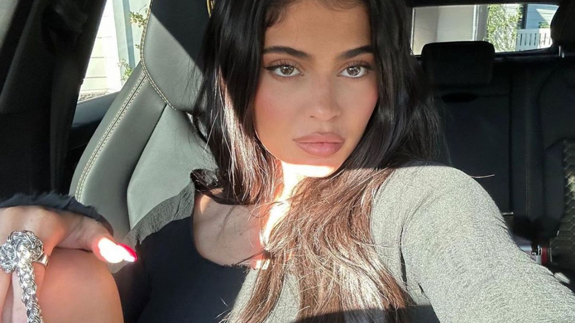 Kylie Jenner just wore the ultimate statement cocktail ring see
