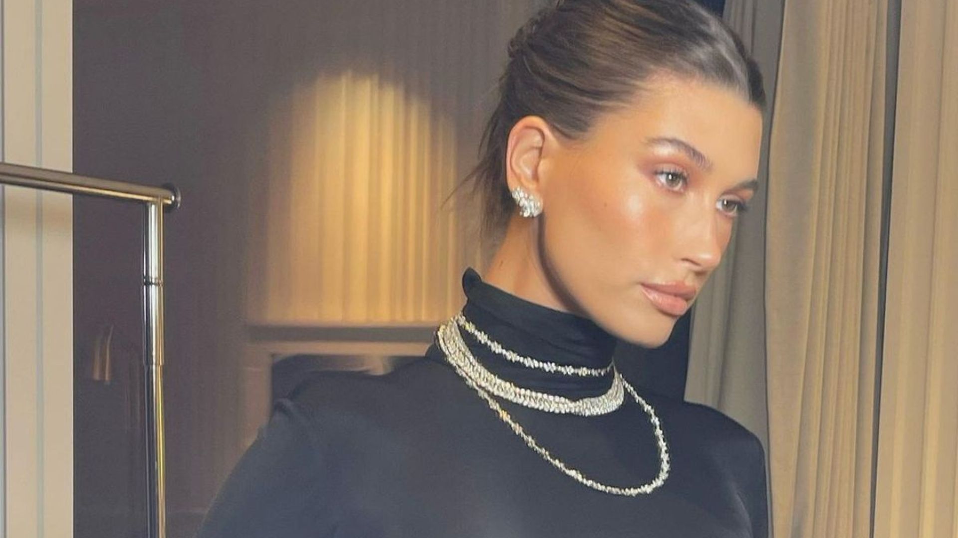 hailey bieber diamond necklace