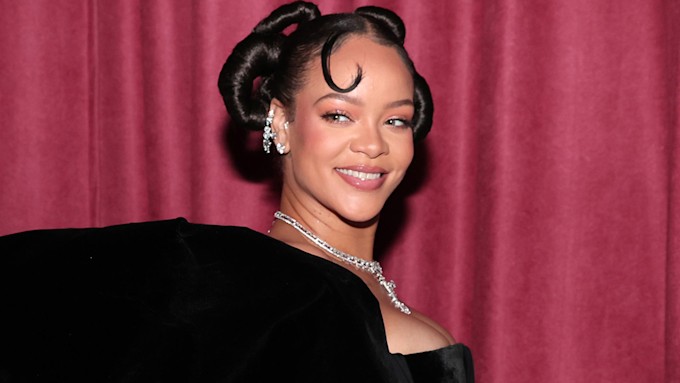 Rihanna's Golden Globes Beauty Look
