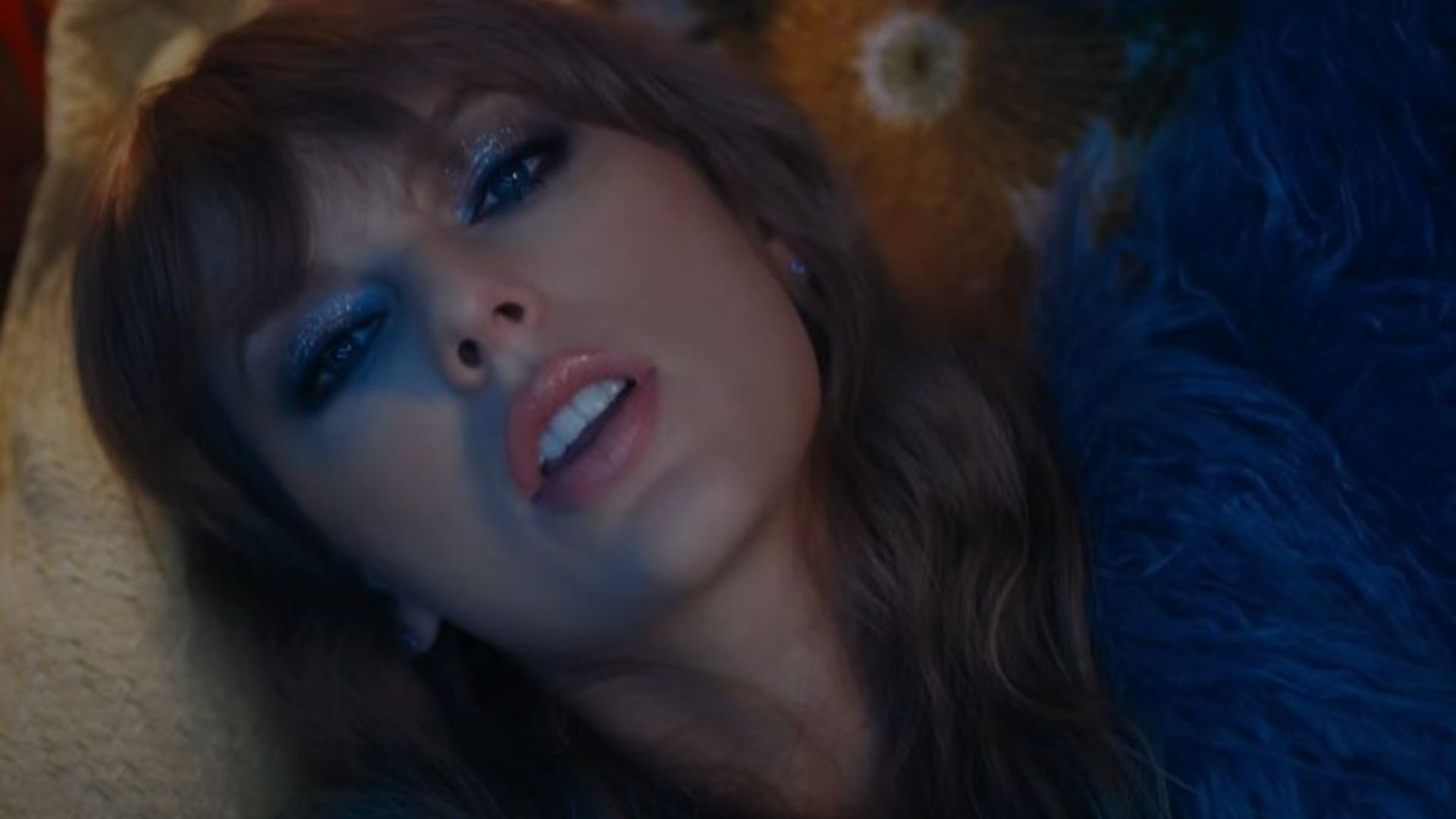 Taylor swift lavender haze. Taylor Swift Lavender Haze клип. Taylor Swift Lavender Haze Music Video.