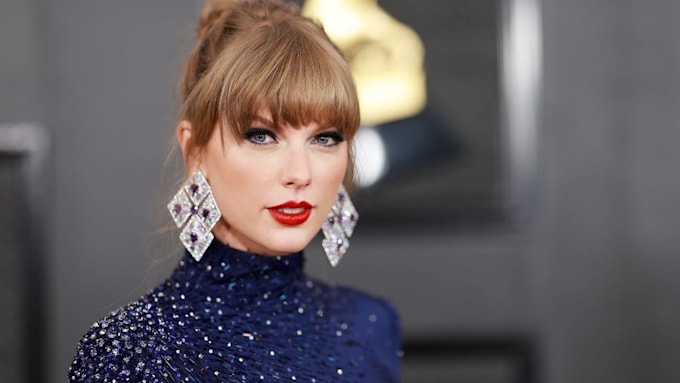 Taylor Swift Bares Her Toned Abs In Midnights Inspired Gown At The 2023 Grammys Hello