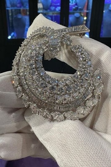 Rihanna's Superbowl 2023 vintage brooch
