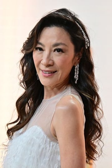 michelle yeoh oscars 2023 jewellery