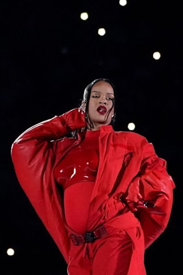 Rihanna-SuperBowl-Alaia