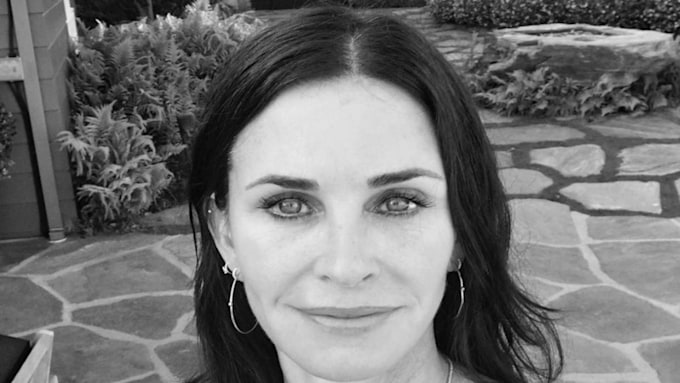 courteney-cox-at-home