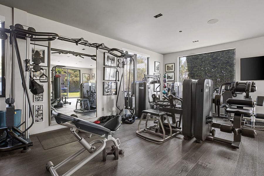 [Image: chrissy-teigen-home-gym-a.jpg]