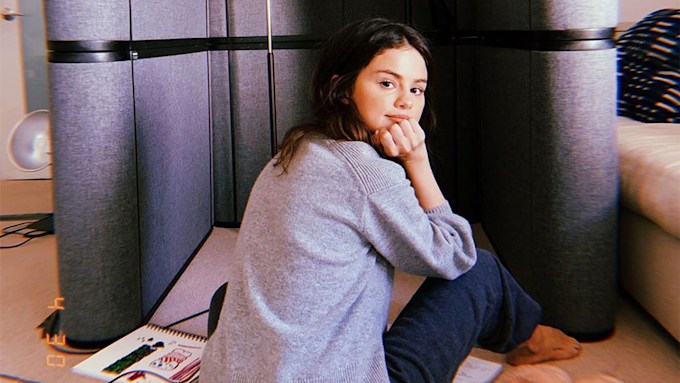 Selena-Gomez-home-studio