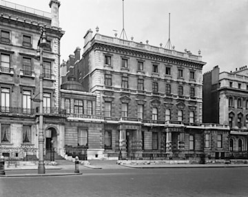 Queen Elizabeth and Princess Margaret's TWO nurseries inside grand ...