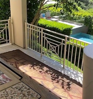 8-Katy-Perry-house-garden