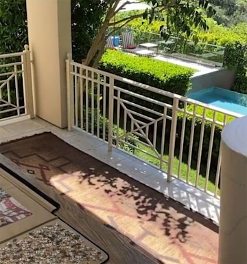 8-Katy-Perry-house-garden