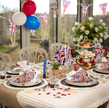 Jubilee party decorations & essentials: Balloons, banners, flags & more ...