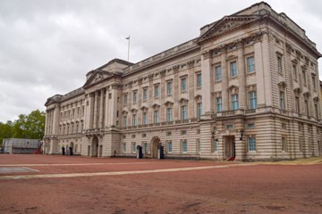 queen-exterior-buckingham-palace