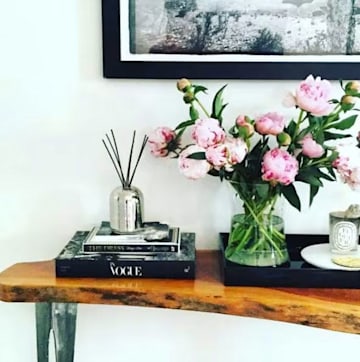 meghan-markle-console-table-front-room