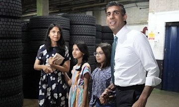 TrivDaily - Rishi Sunak shares sweet family photo inside new home No 10 Downing Street 54 rishi-sunak-family