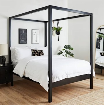 four poster bed 