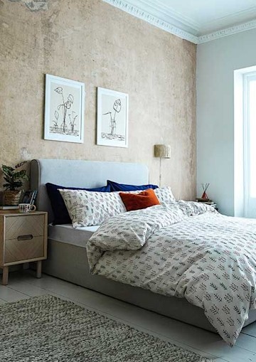 Concrete bedroom wall habitat