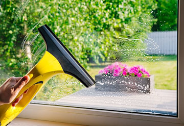 Window cleaning with a vacuum cleaner