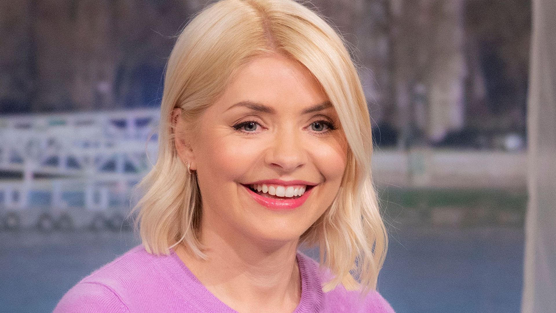 Holly Willoughby Shares Rare Snap Of Lookalike Mum As She Celebrates Mothers Day Trendradars Uk 