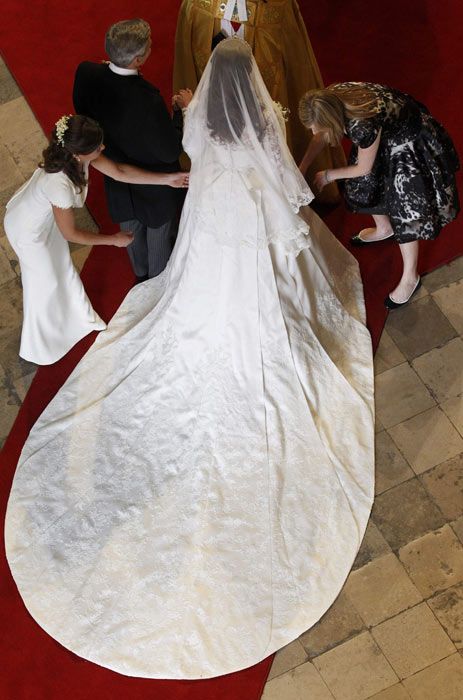 Kate Middleton visits wedding dressmakers | HELLO!