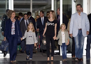 King Juan Carlos receives visit from granddaughters Princesses Leonor ...
