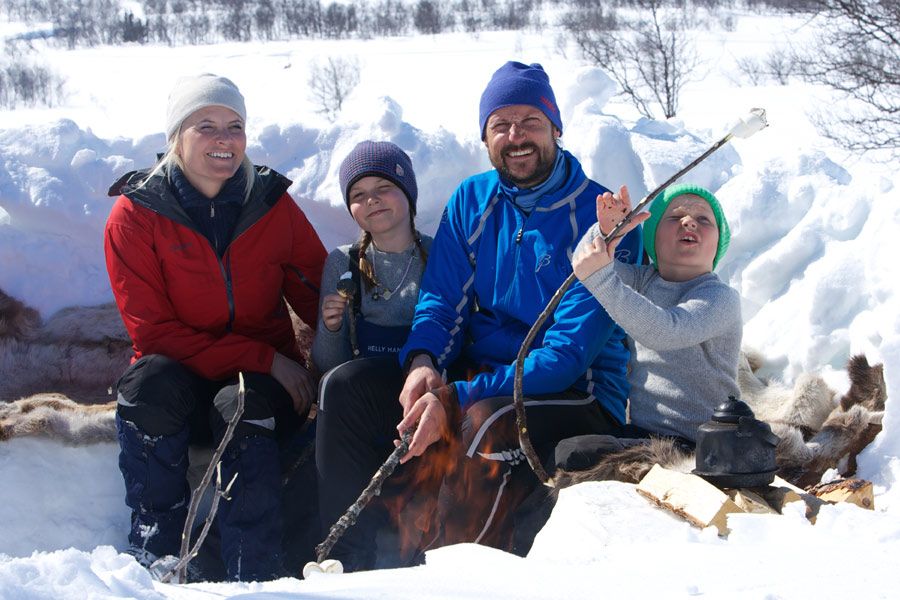 Crown Prince Haakon and Princess Mette-Marit surrounded by separation