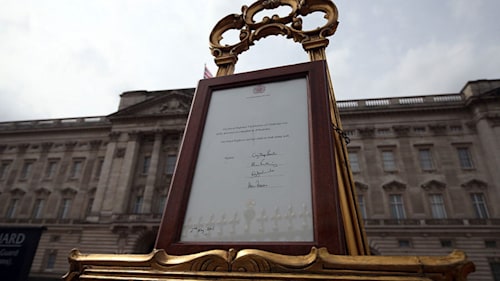 Princess of Cambridge's announcement placed on easel at Buckingham Palace