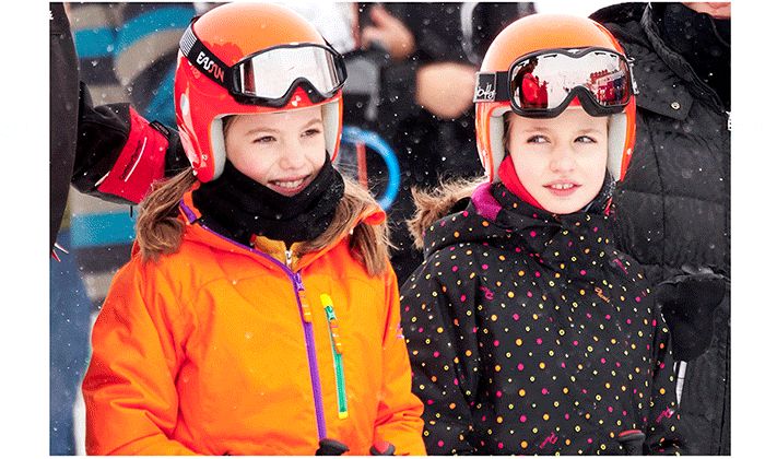 Queen Letizia and King Felipe hit the slopes with Princesses Leonor and ...