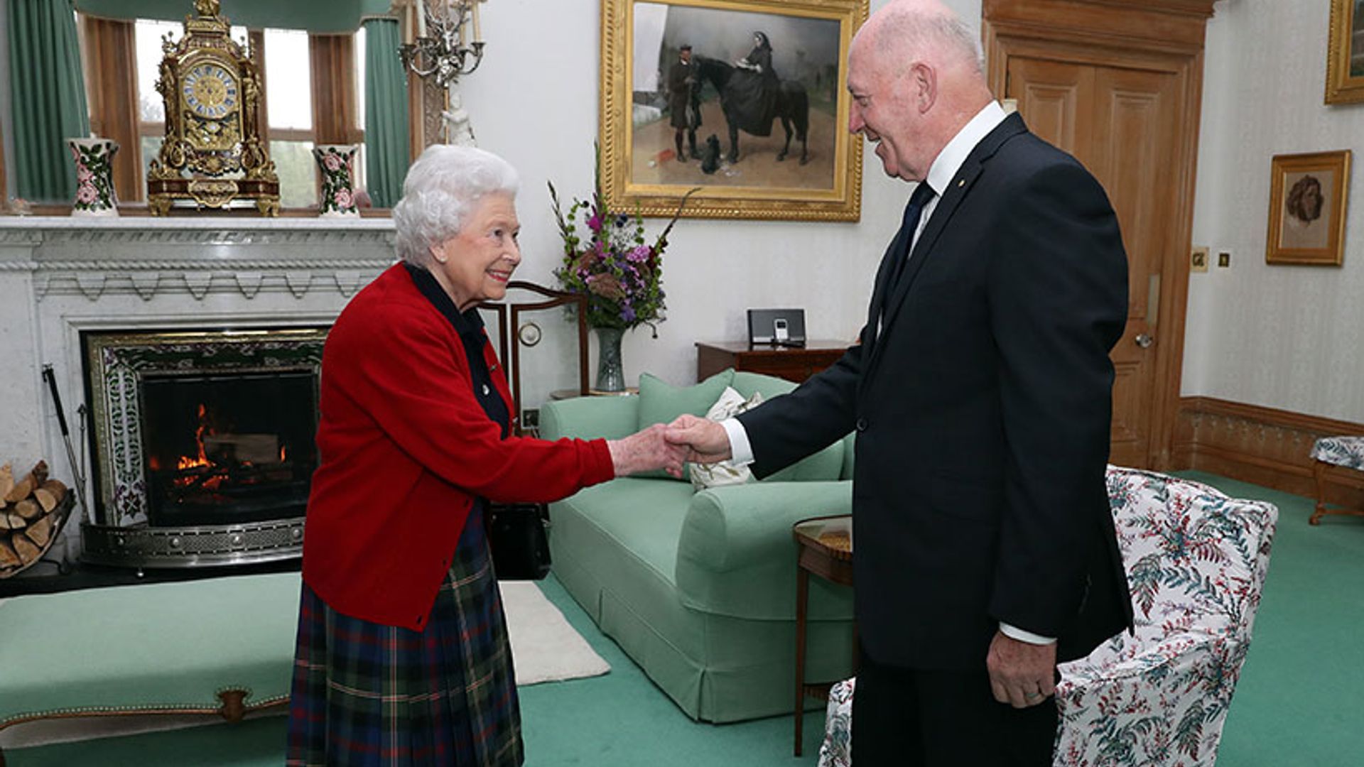 The Queen owns an iPod get the details HELLO!