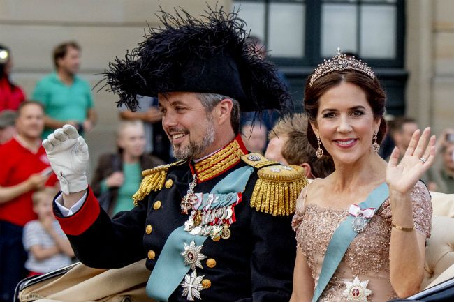 Le Danemark Prins le Prince Frederik 50 år AR OG midt i livet PRINCESSE PRINCESS MARY 