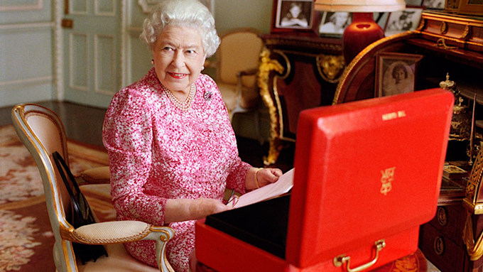 Queen with red box