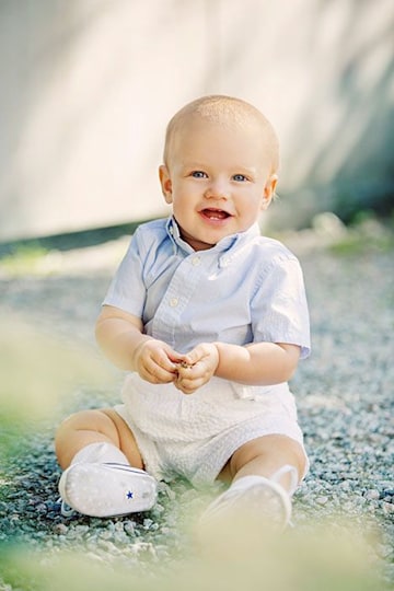 Swedish royal family release sweet pictures to mark Prince Gabriel's ...