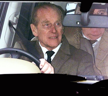 Prince Philip voluntarily gives up his driving licence | HELLO!