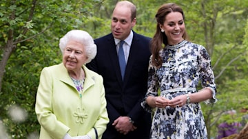 the queen with prince william and kate middleton at chelsea flower show