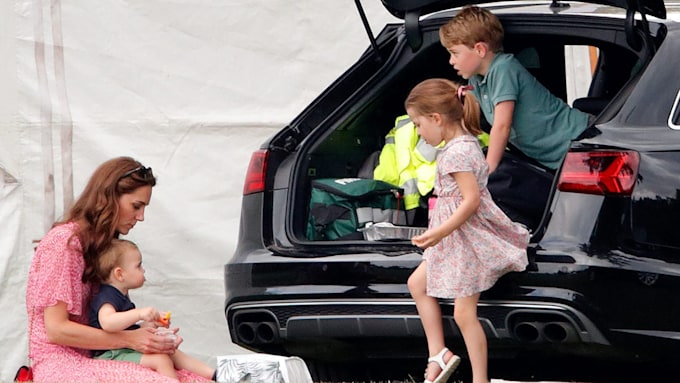 kate middleton with kids in car