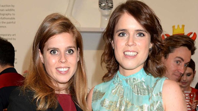 Princess Eugenie and Princess Beatrice take ROYAL SELFIE in New York ...