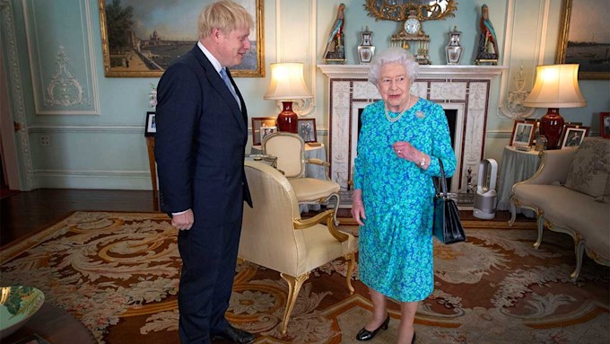 Why the Queen gave Boris Johnson access to Buckingham Palace during ...