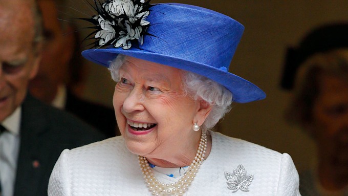 queen-maple-left-brooch