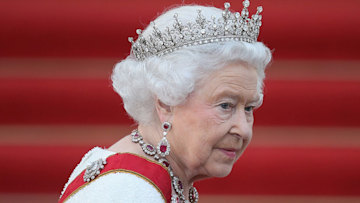 the-queen-wearing-crown