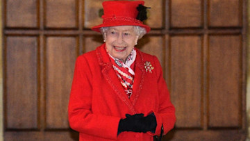 the queen red suit