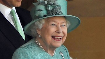 the-queen-smiling