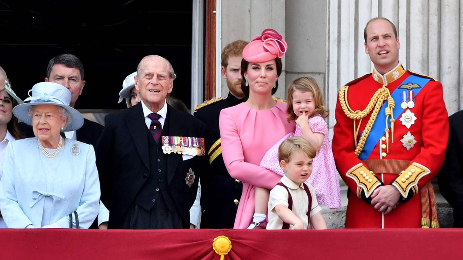 Prince William, Kate Middleton and other royal members make sombre(00)