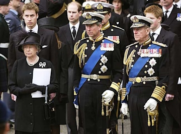 Royal family to wear mourning bands on public engagements in honour of ...