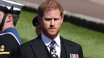 Heartbroken Prince Harry caught looking over at the Queen in new photo ...