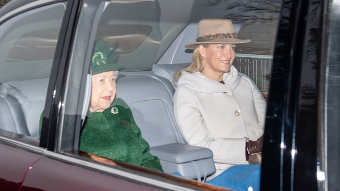 the-queen-and-sophie-wessex-in-car
