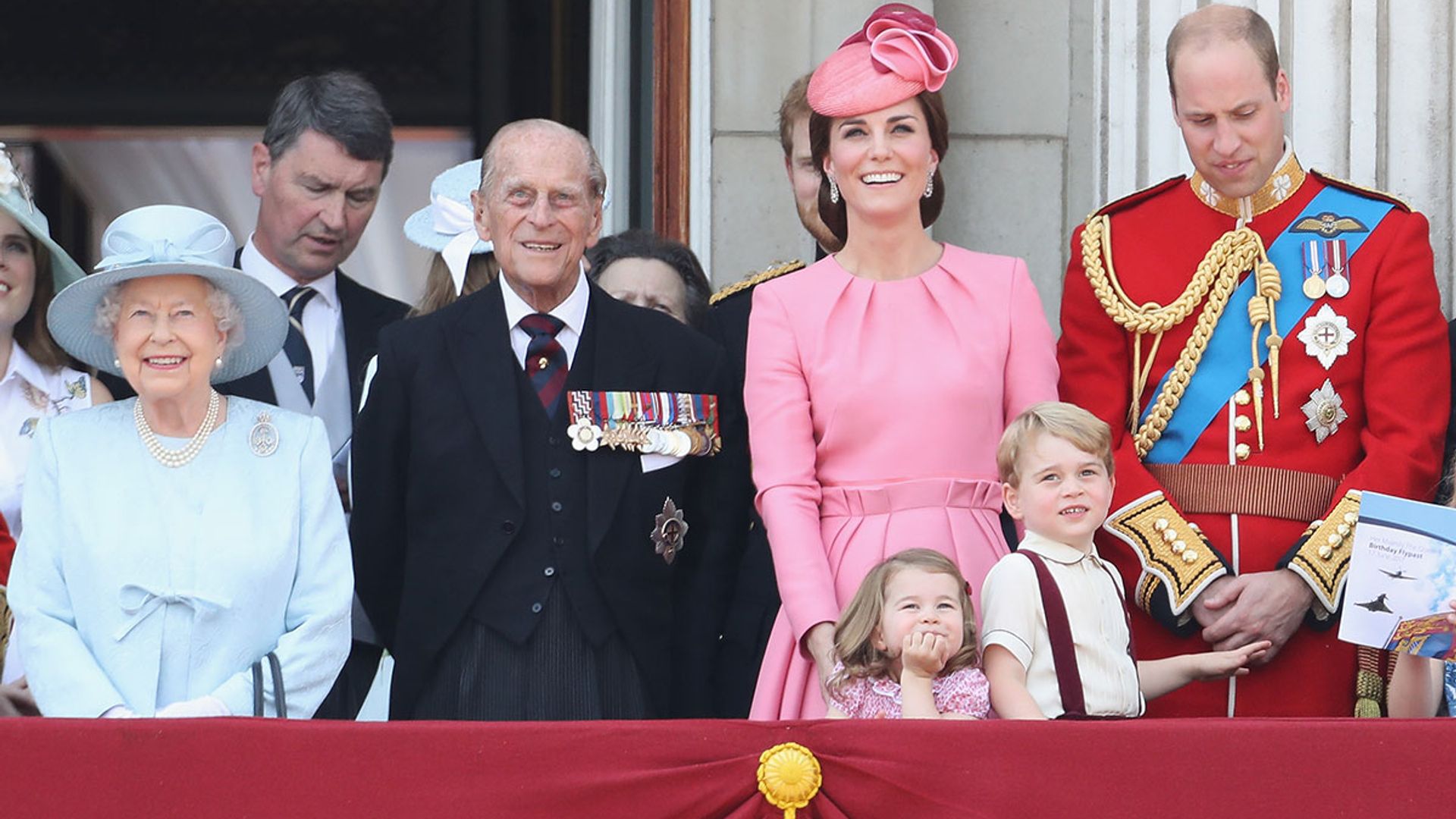 The Queen pays tribute to Kate Middleton and Prince William on 10th