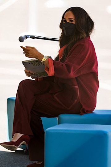 meghan-markle-reading