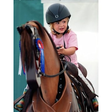 mia horse riding