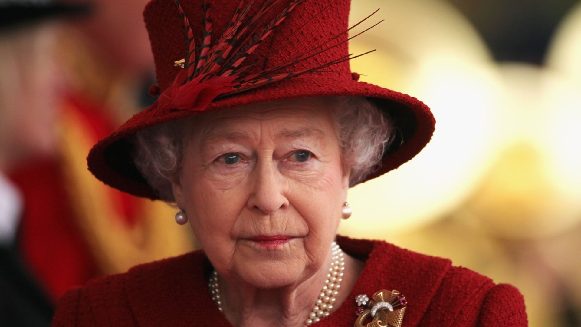 the-queen-shares-a-heartbreaking-statement-after-sad-loss-hello